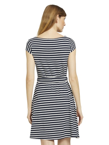 Dress With Belt And Sleeves