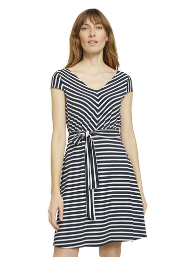Dress With Belt And Sleeves