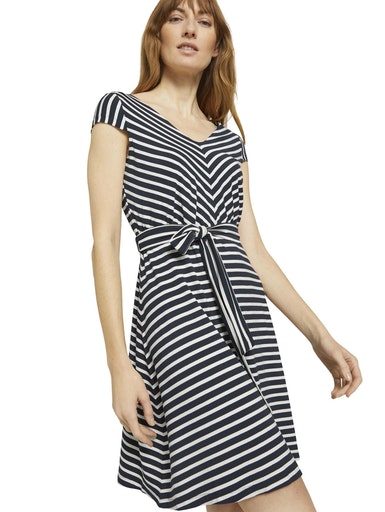 Dress With Belt And Sleeves